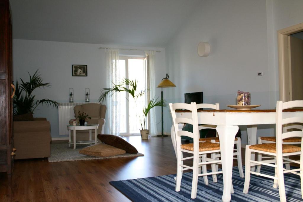 Trezzo Tinella B&B Mario & Mario חדר תמונה