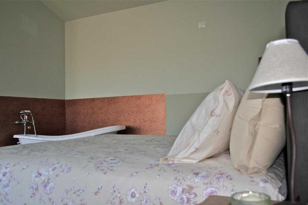 Trezzo Tinella B&B Mario & Mario חדר תמונה